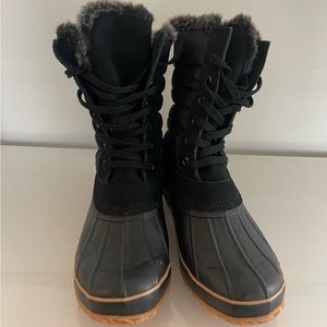 Khombu Snow boots - size 7